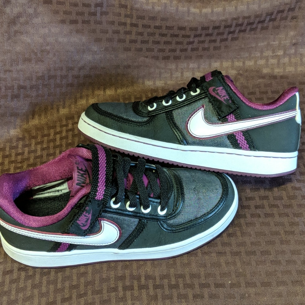 Nike - Picture 4 of 10